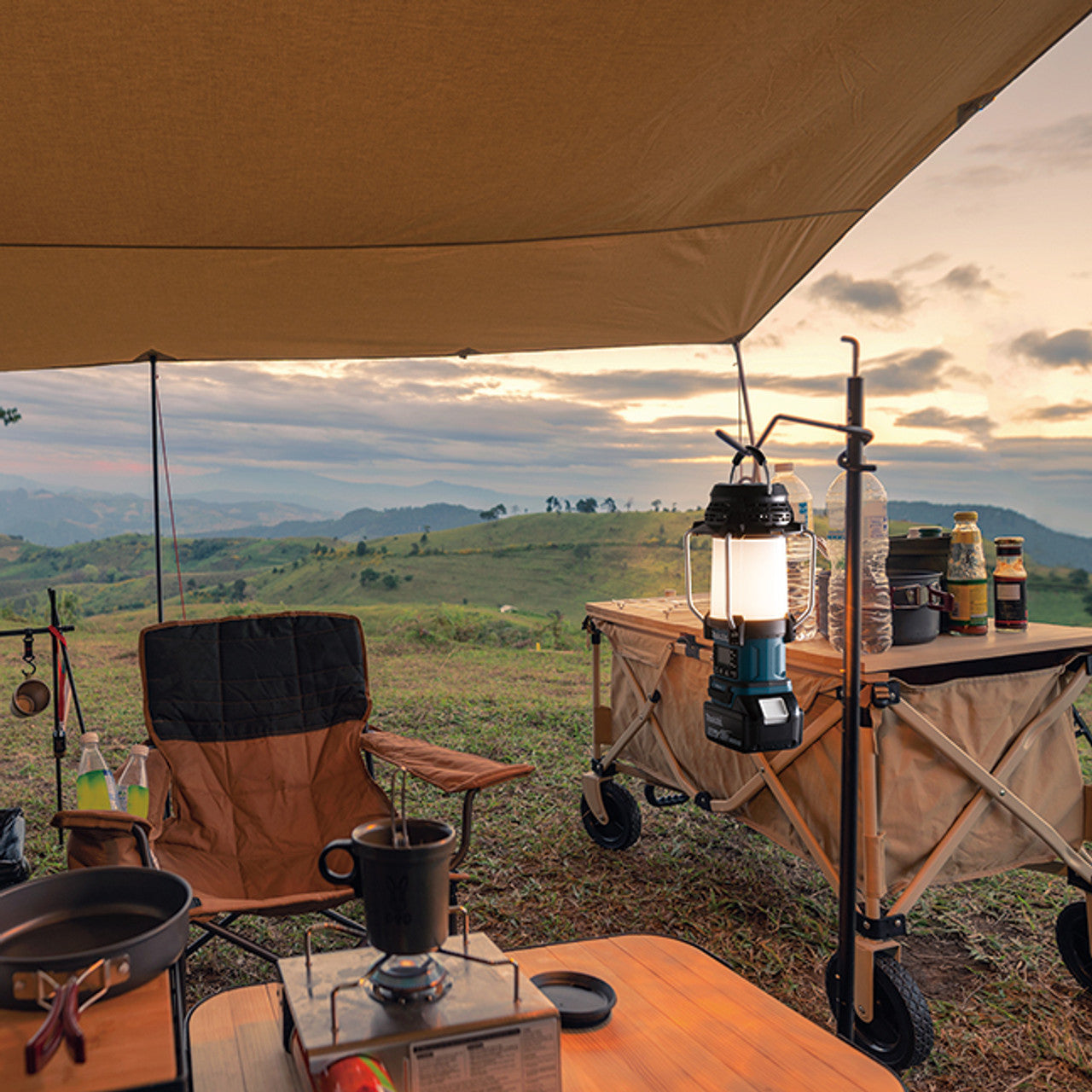 Makita MAK-DMR057 18V LXT Lantern Radio w/Bluetooth, XPT & Flashlight (Bare Tool)