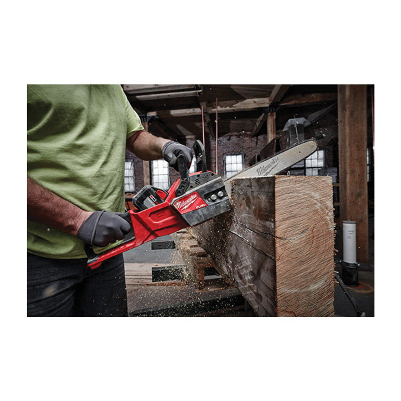 Milwaukee MIL-2727-21HDP M18 FUEL Brushless 16in Chainsaw & Blower 12.0Ah Special Kit