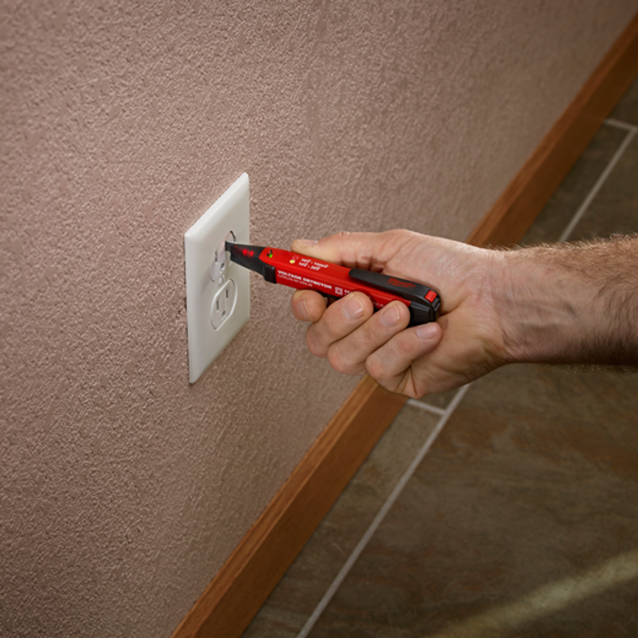 Milwaukee MIL-2203-20 10-1000V Dual Range Voltage Detector