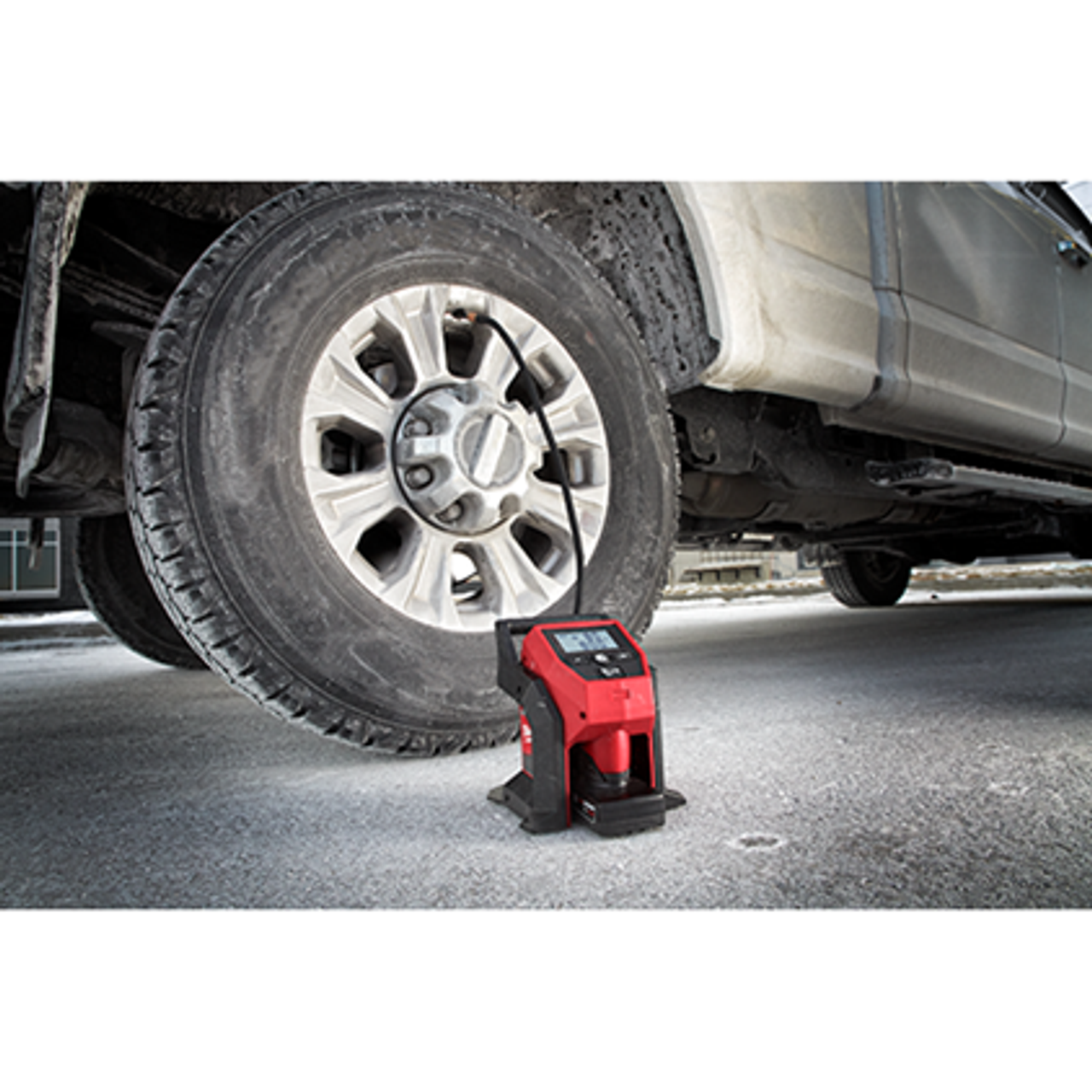 Milwaukee MIL-2475-21XC M12 Compact Inflator Kit