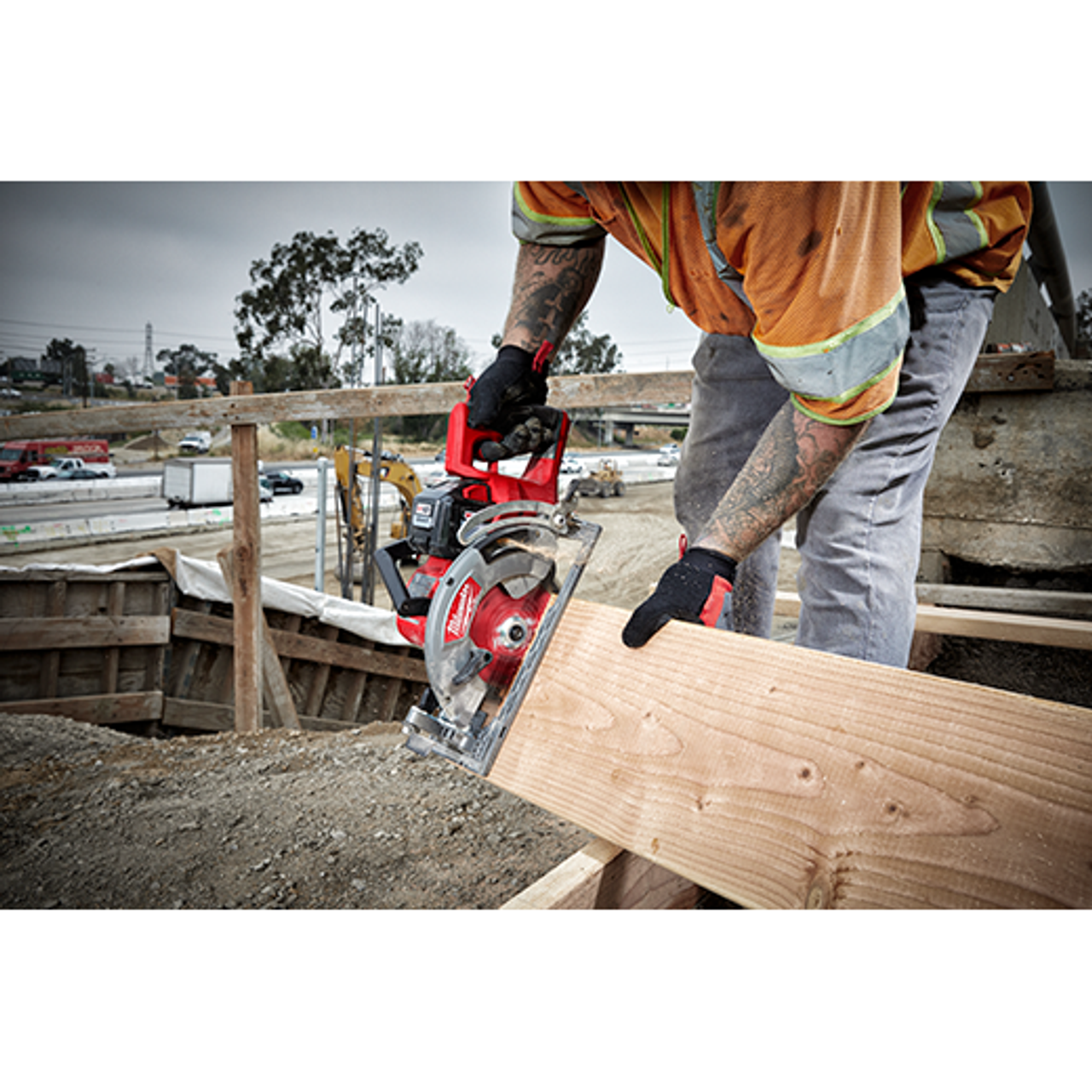 Milwaukee MIL-2830-20 M18 FUEL Rear Handle 7-1/4in Circular Saw - Bare Tool