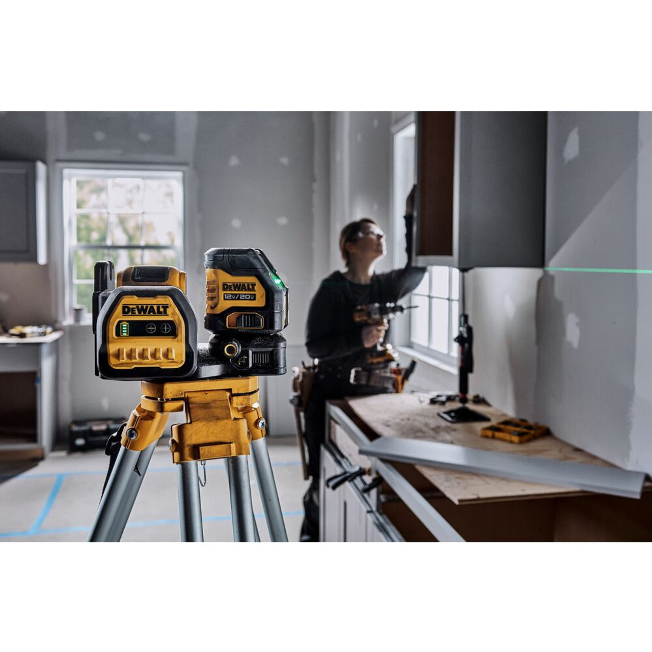 DEWALT DEW-DCLE34020G 20V MAX Cordless Cross Line Green Laser 2.0Ah Kit