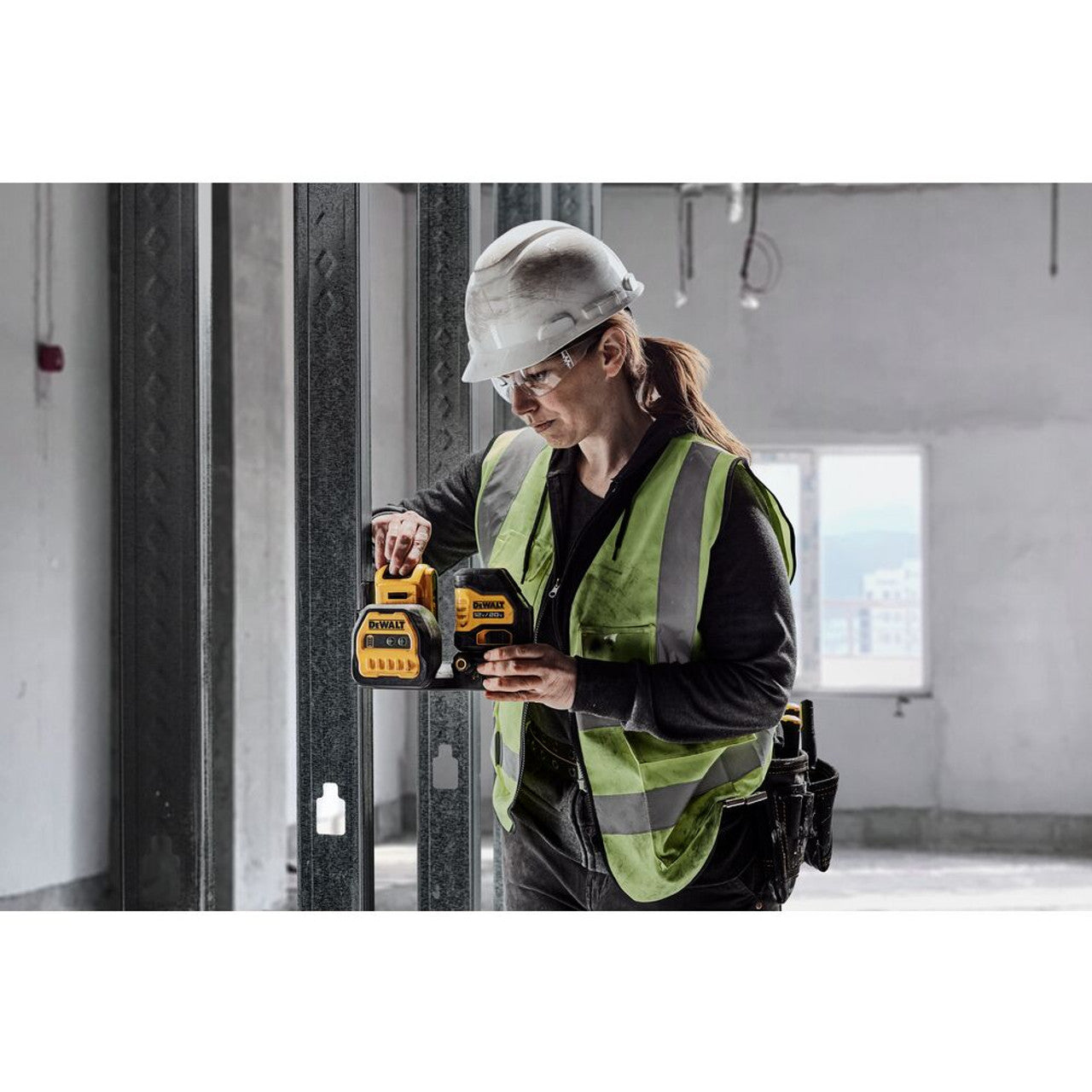 DEWALT DEW-DCLE34020G 20V MAX Cordless Cross Line Green Laser 2.0Ah Kit