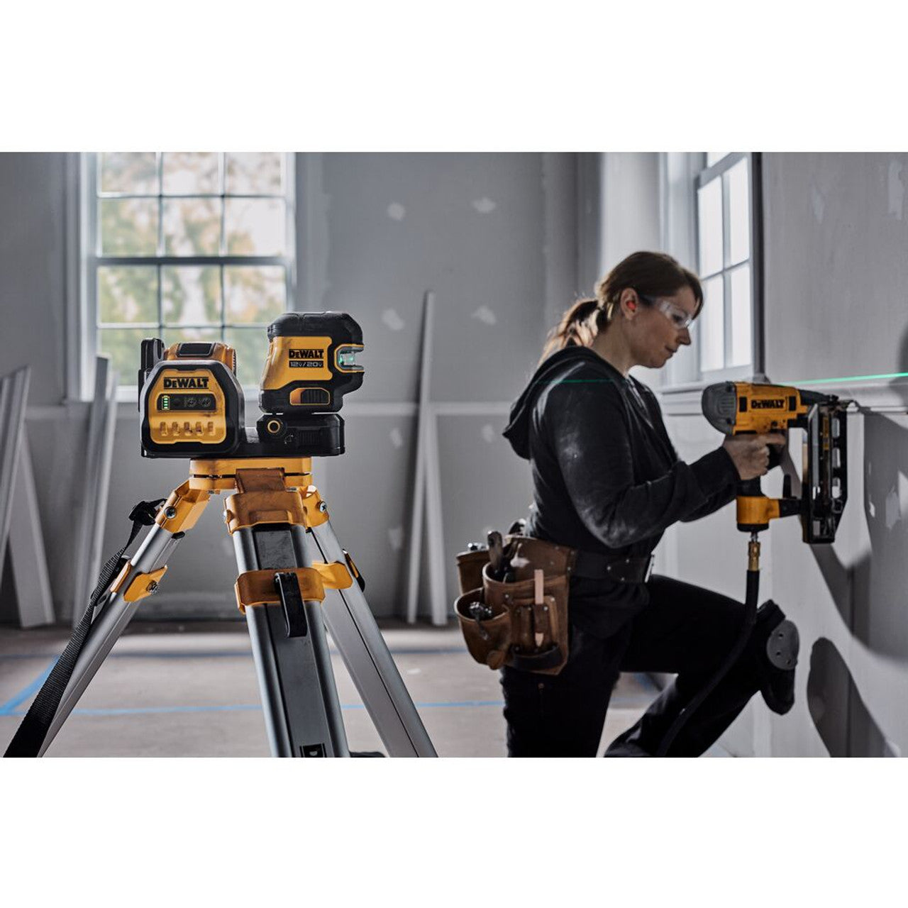 DEWALT DEW-DCLE34520G 20V MAX 5-Spot Green Line Laser 2.0Ah Kit