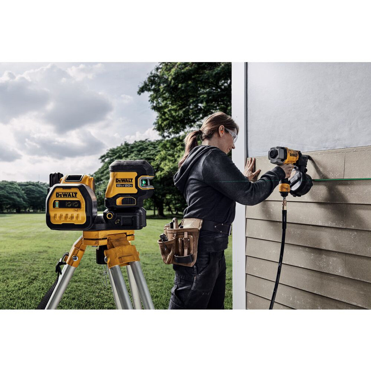 DEWALT DEW-DCLE34520G 20V MAX 5-Spot Green Line Laser 2.0Ah Kit