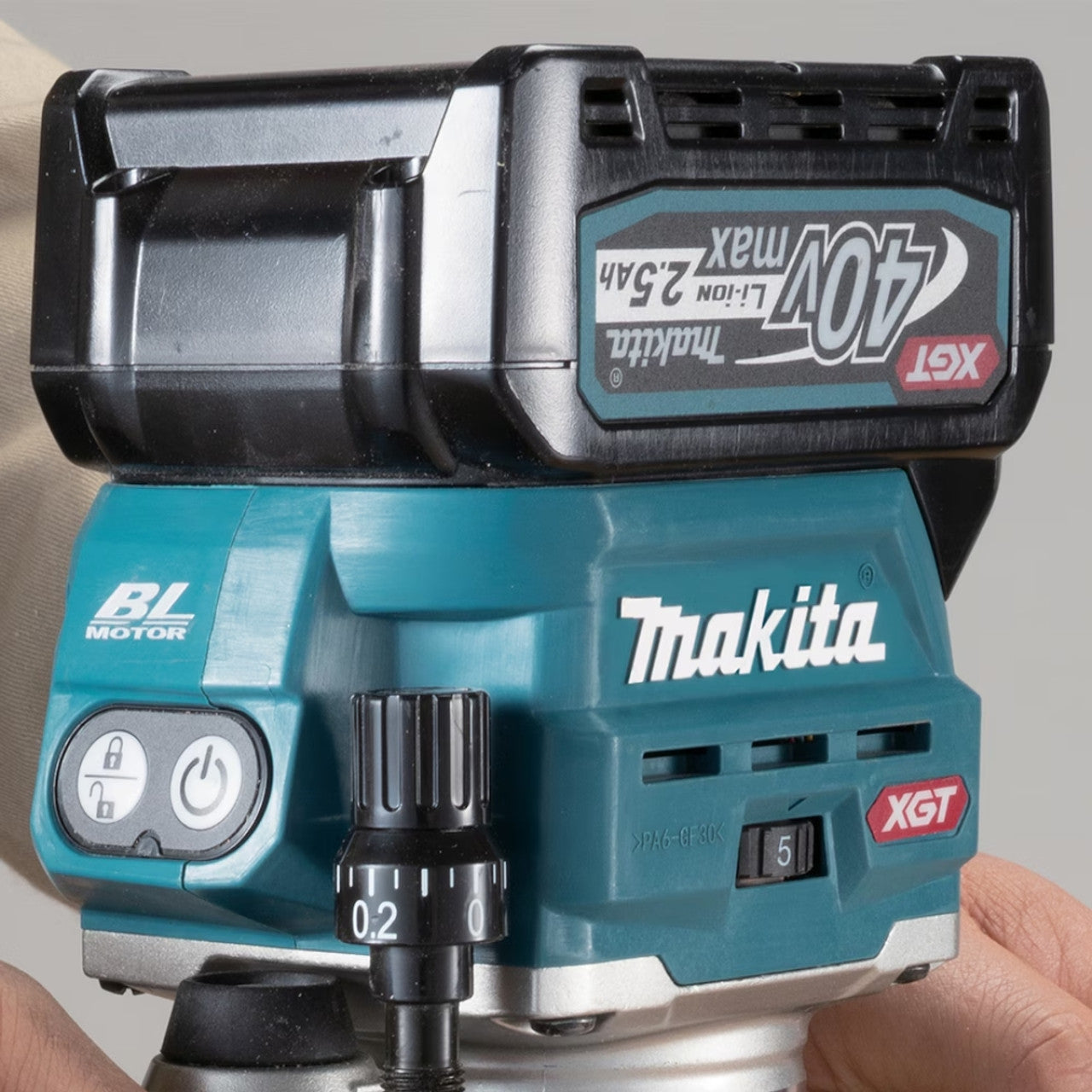 Makita MAK-T-05929 40V max XGT 2.5Ah Battery & Fast Charger Starter Kit