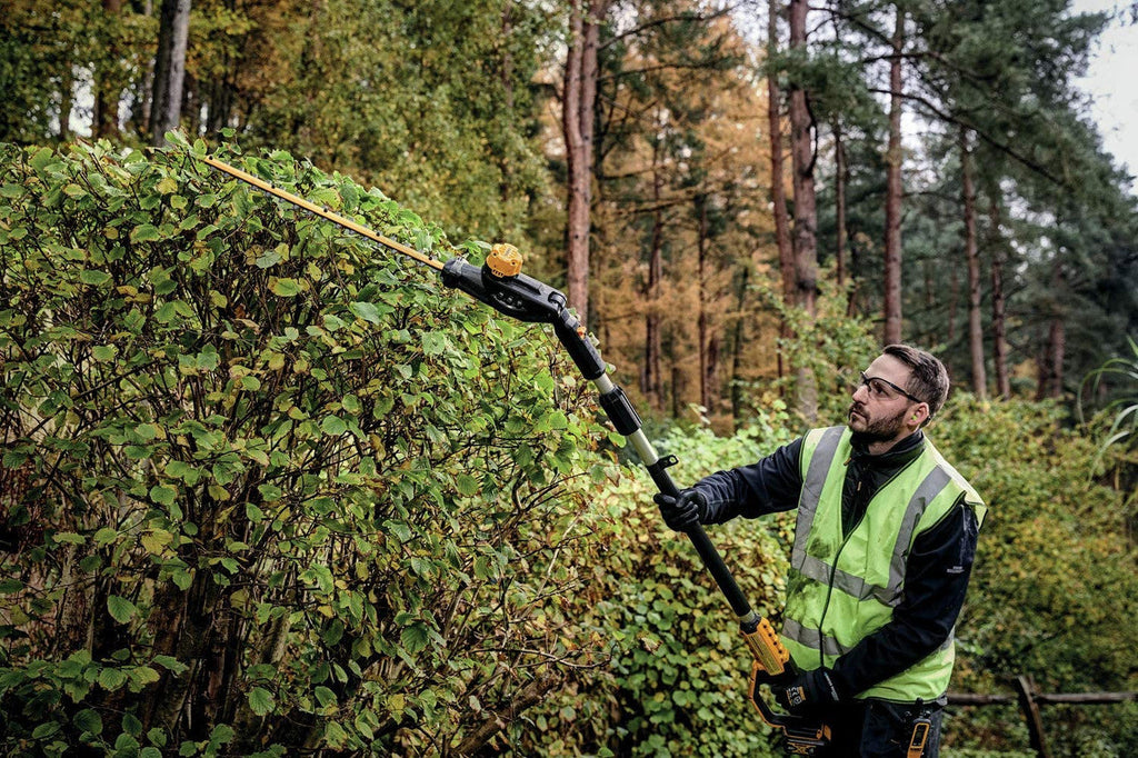 DEWALT DEW-DCPH820M1 20V MAX 22in Pole Hedge Trimmer 4.0Ah Kit