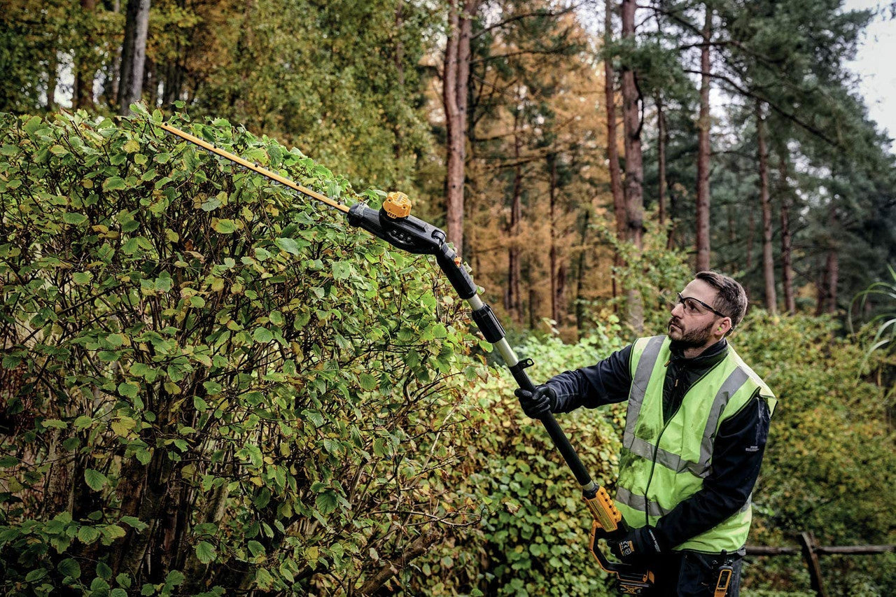 DEWALT DEW-DCPH820M1 20V MAX 22in Pole Hedge Trimmer 4.0Ah Kit