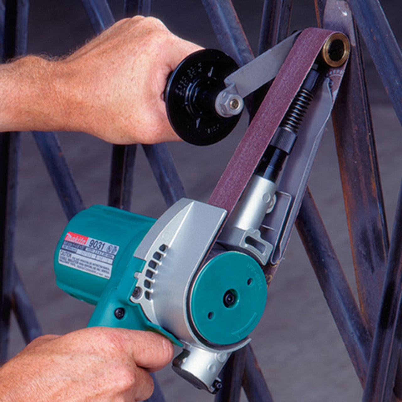 Makita MAK-9031 5.0A 1-3/16 x 21in Belt Sander