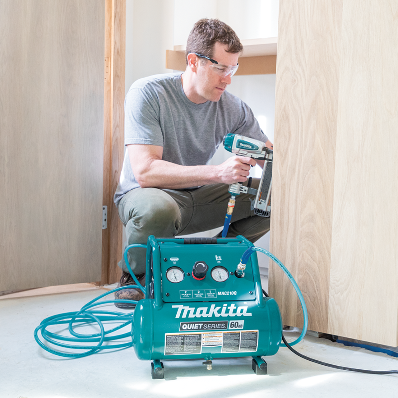 Makita MAK-MAC210Q Quiet Series, 1 HP, 2 Gallon, Oil-Free, Electric Air Compressor
