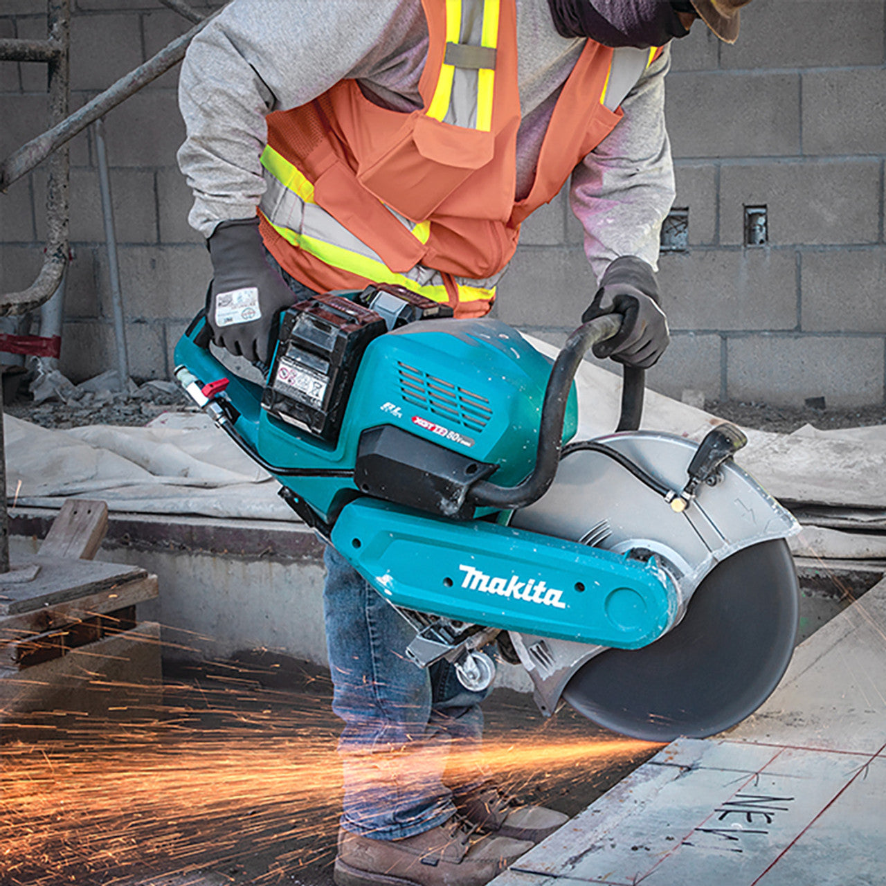 Makita MAK-CE001GL401 (40VX2) MAX XGT Cordless 14in Power Cutter 8.0 Ah x4 Kit