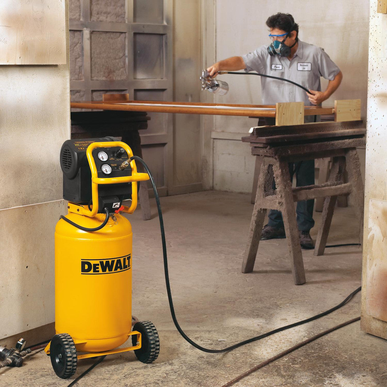 DEWALT DEW-D55168 1.6HP Continuous, 225 PSI, 15 Gallon Workshop Compressor