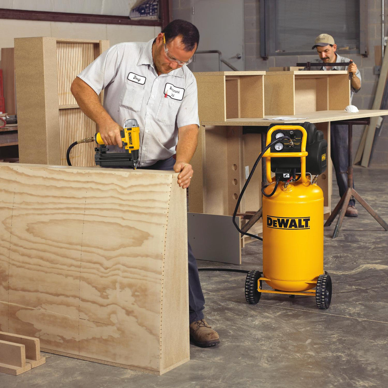 DEWALT DEW-D55168 1.6HP Continuous, 225 PSI, 15 Gallon Workshop Compressor