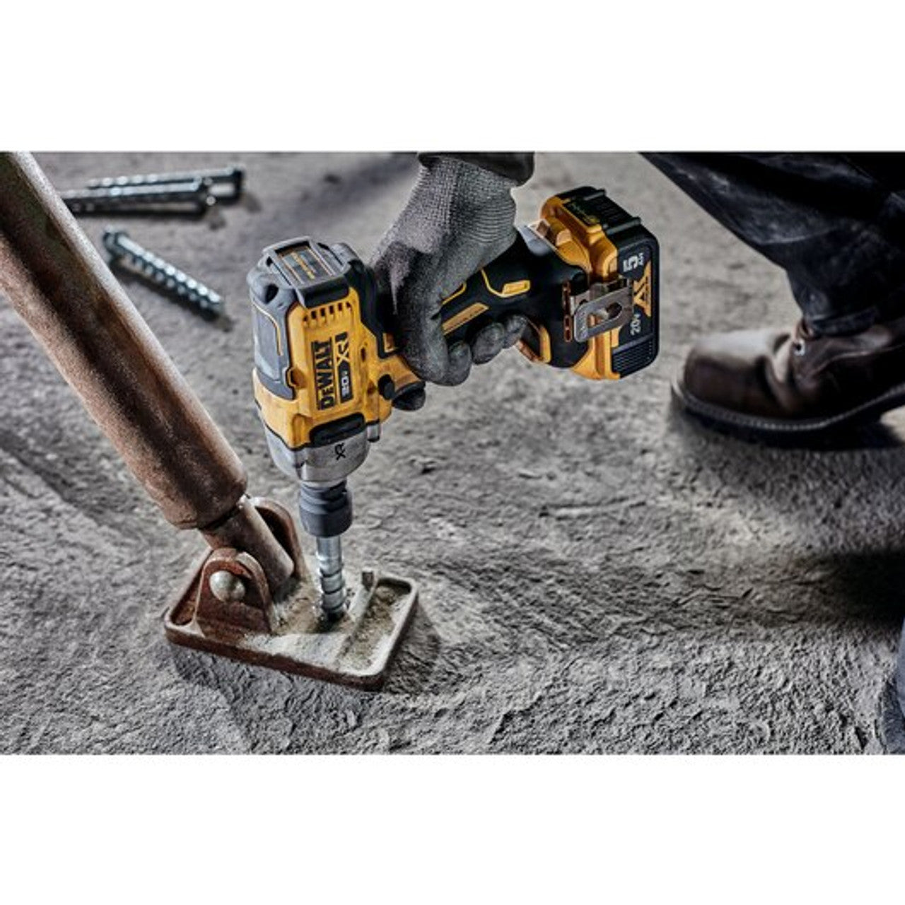 DEWALT DEW-DCF892B 20V Max XR 1/2in Mid Torque Impact Wrench (Detent Pin) - Bare Tool