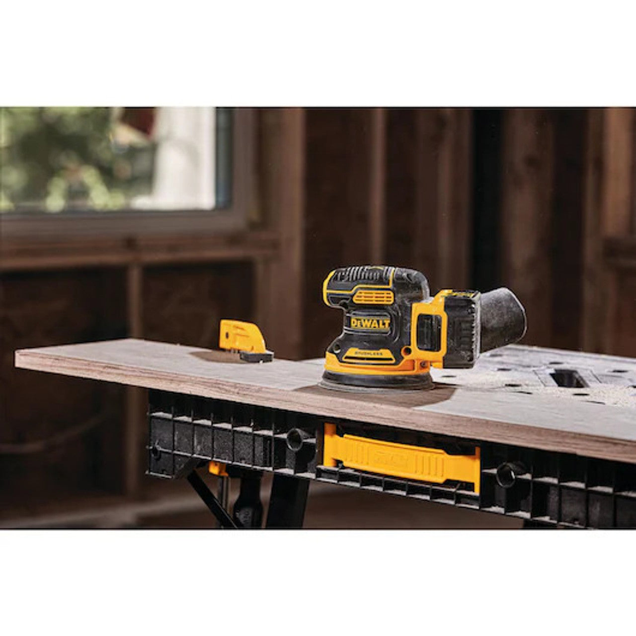 DEWALT DEW-DCW210P1 20V MAX XR 5in Random Orbital Sander 5.0Ah Kit