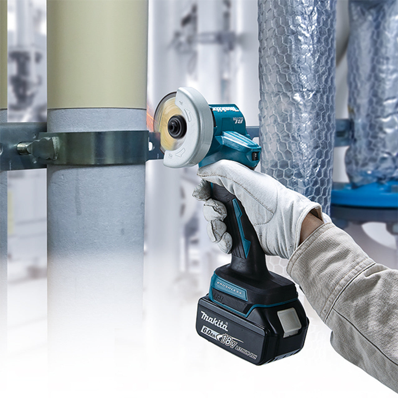 Makita MAK-DMC300RT 18V LXT Cordless 3in Compact Cut-Off Tool 5.0 Ah Kit