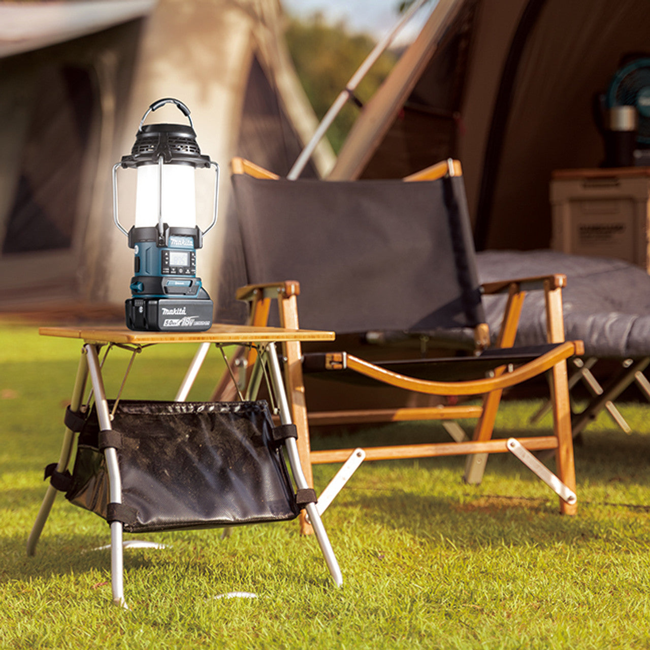 Makita MAK-DMR057 18V LXT Lantern Radio w/Bluetooth, XPT & Flashlight (Bare Tool)