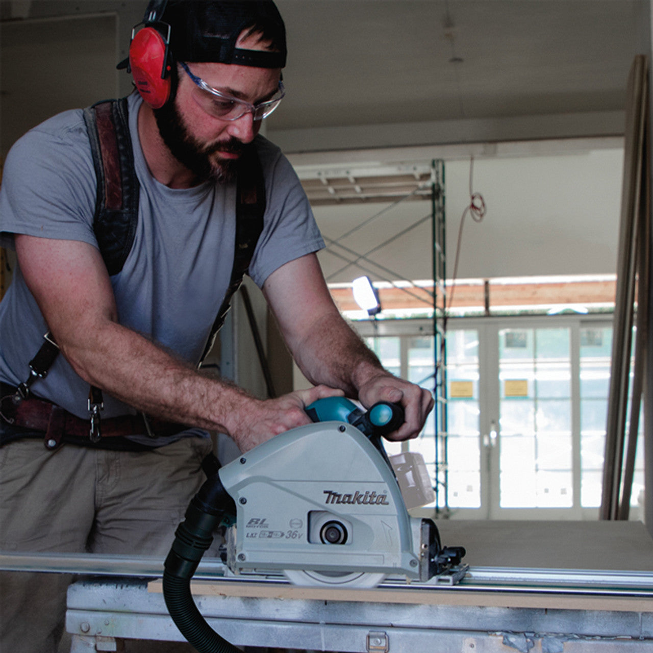 Makita MAK-DSP601ZJ 6-1/2in 18Vx2 Brushless Plunge Cut Circular Saw with AWS