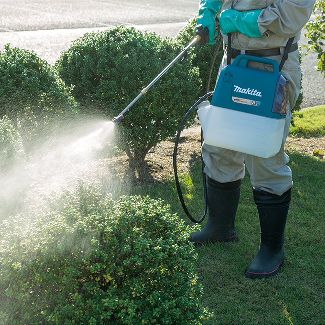 Makita MAK-DUS054RF 18V LXT 5.0L/1.3 Gal Cordless Garden Sprayer 3.0Ah Kit