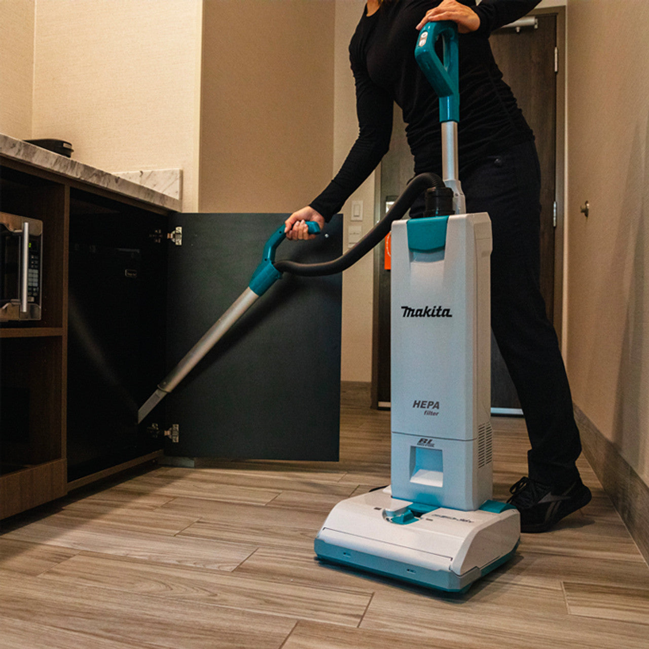 Makita MAK-DVC560Z 18Vx2 LXT Brushless Cordless (5.0L) 12in Upright Two-Stage HEPA Vacuum Bare Tool