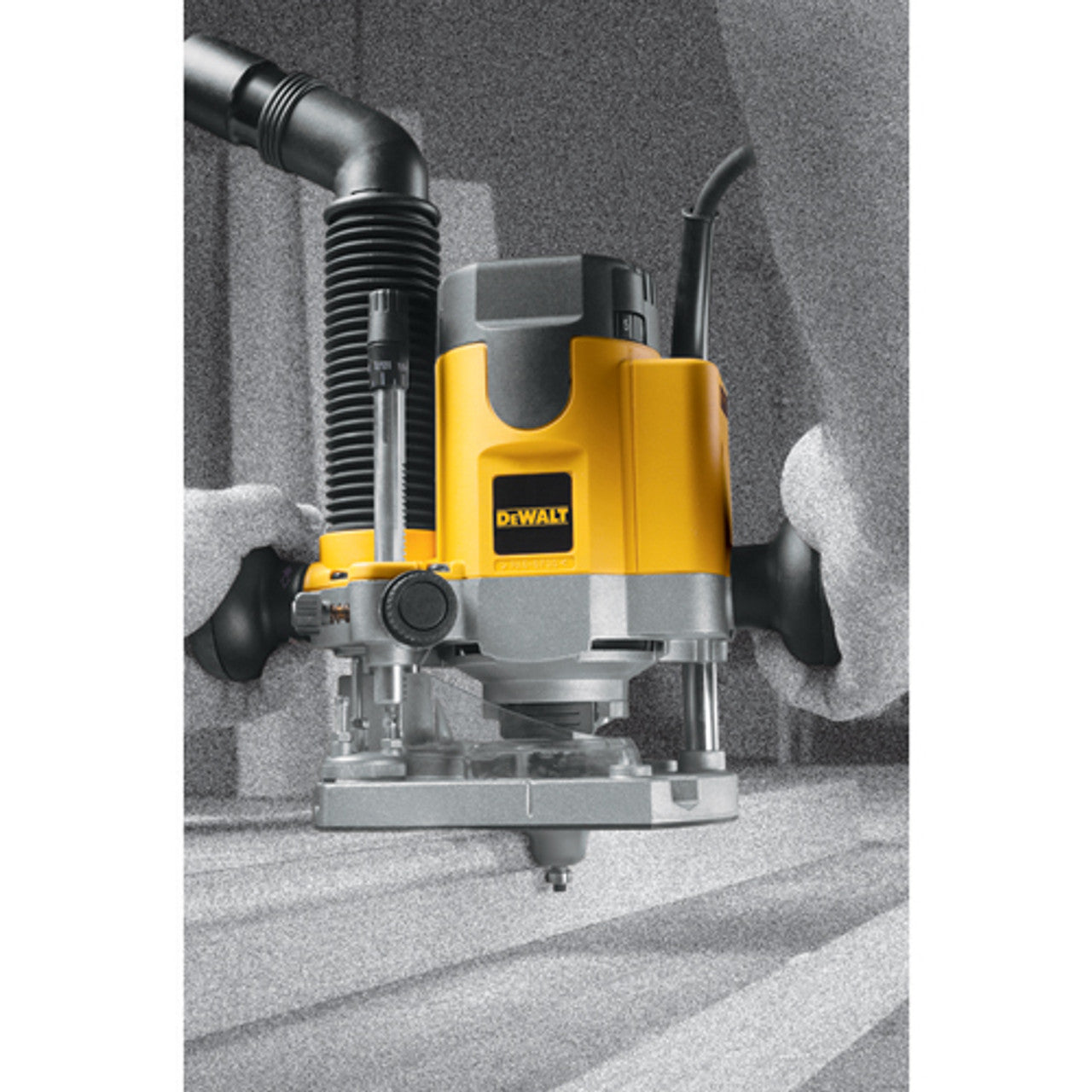 DEWALT DEW-DW621 2 HP (MAX) EVS Plunge Router