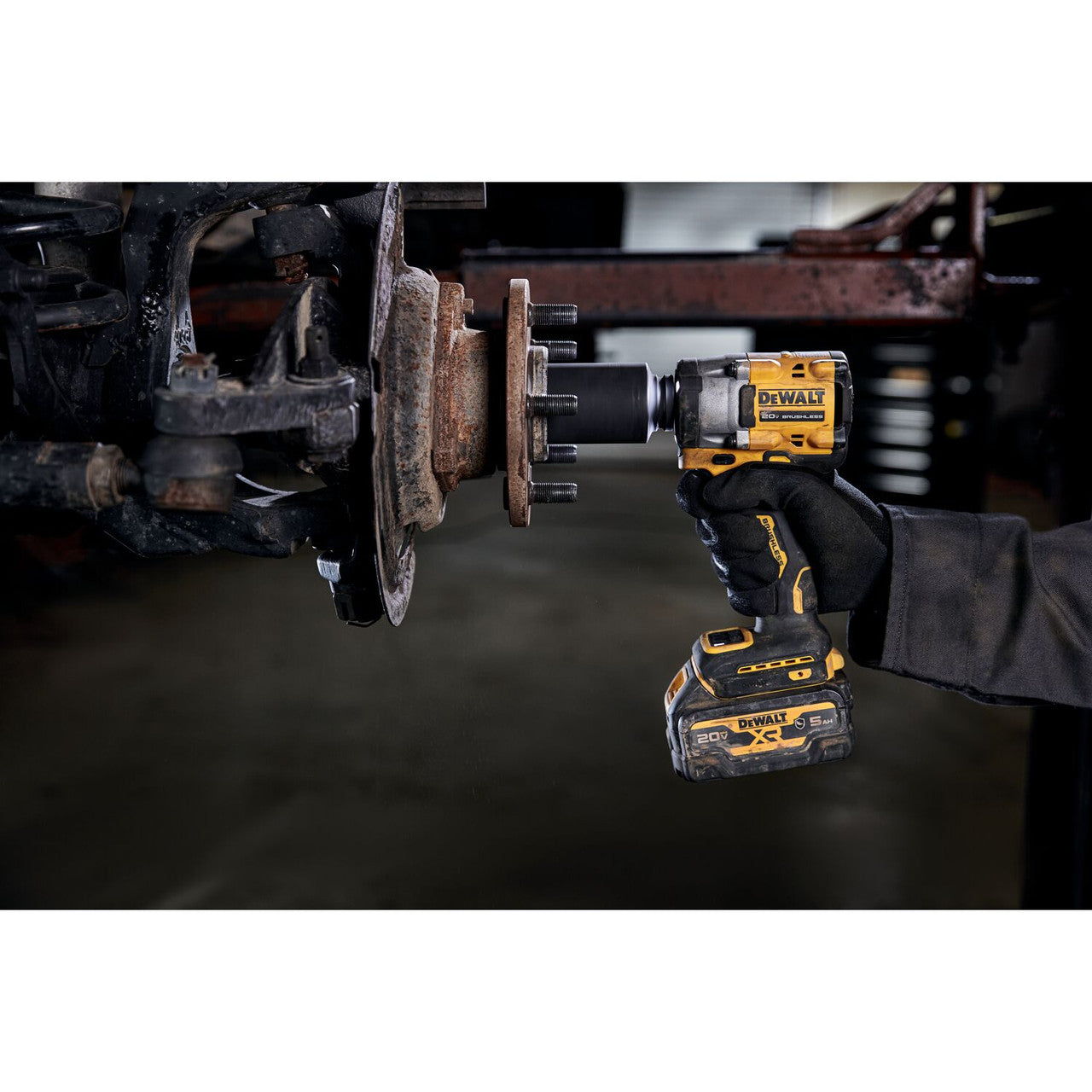 DEWALT DEW-DCF921P2 ATOMIC 20V MAX 1/2in Cordless Impact Wrench with Hog Ring Anvil 2x 5.0Ah Kit