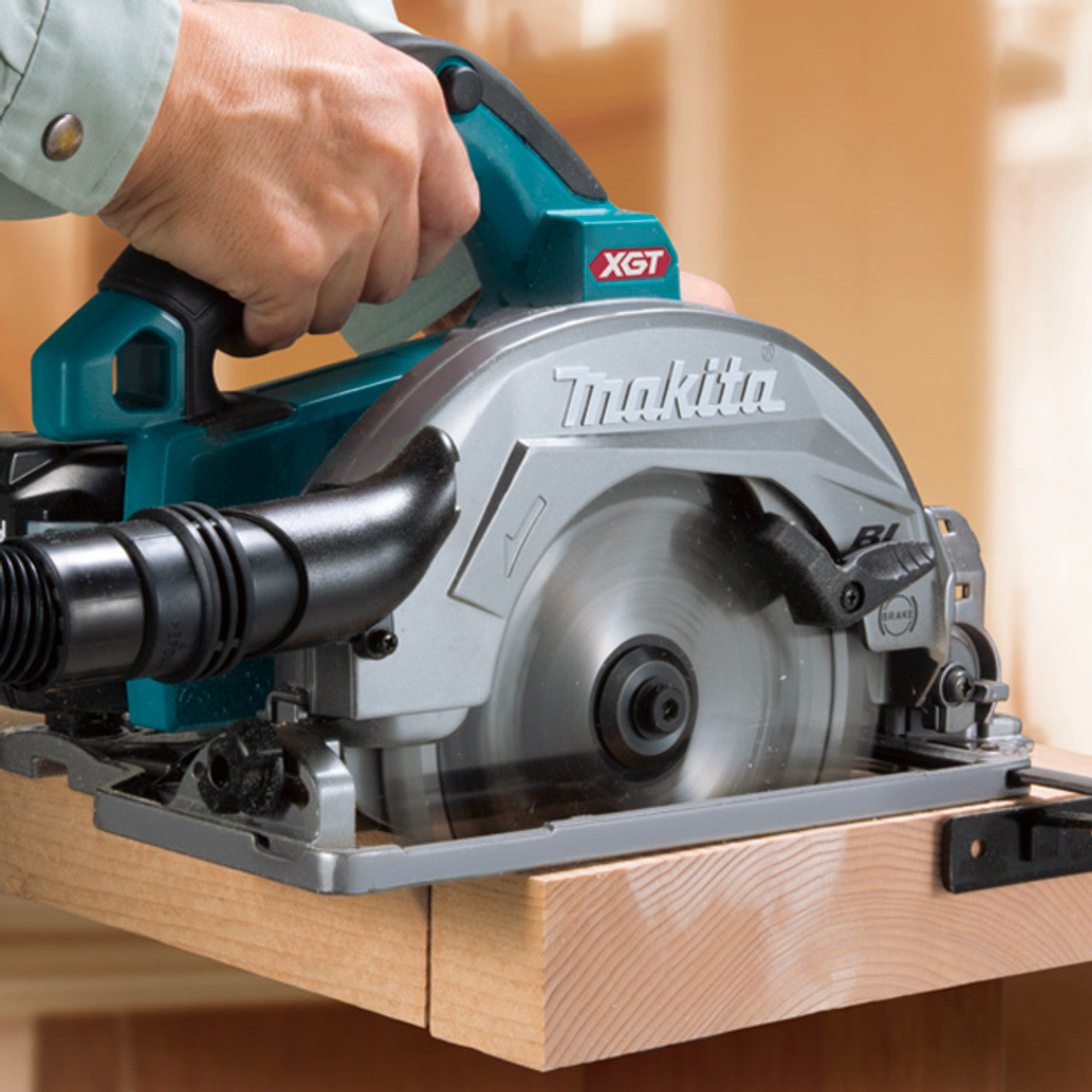 Makita MAK-HS003GM103 XGT 40V (4.0 Ah) MAX Li-Ion 7-1/4in Circular Saw Kit
