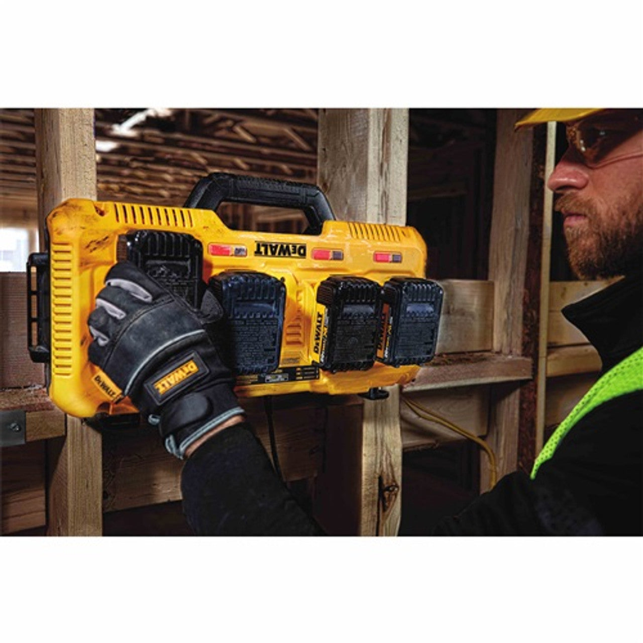 DEWALT DEW-DCB104 Multiport Simultaneous Fast Charger - 8 amps Output/Port (ToughSystem Compatible)