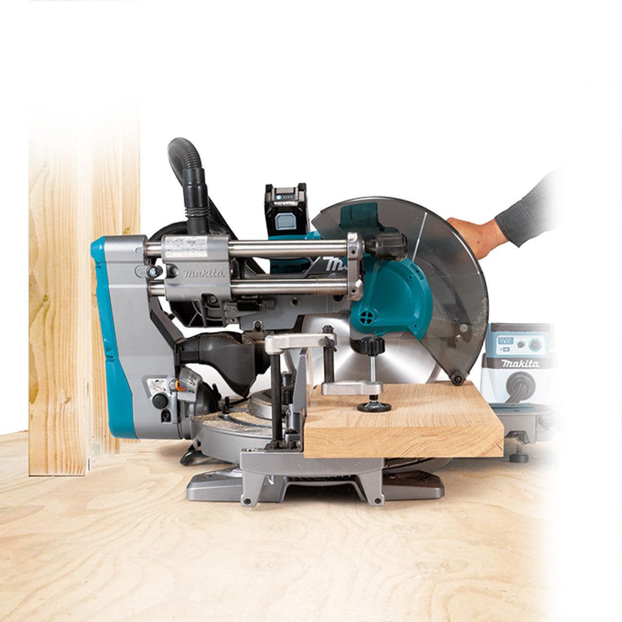 Makita MAK-LS003GM102 40V MAX XGT Cordless 12in Dual Compound Sliding Mitre Saw 4.0Ah Kit