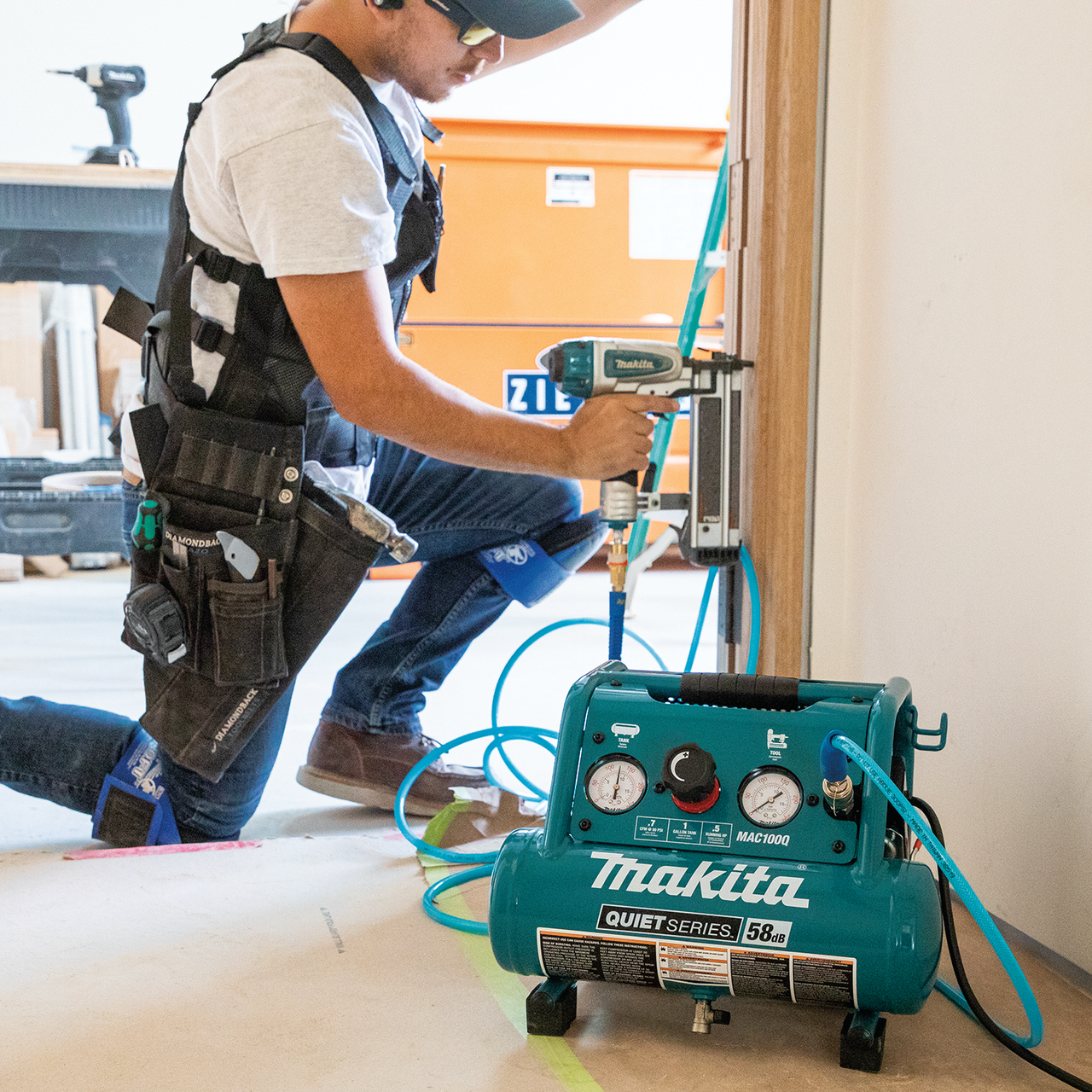 Makita MAK-MAC100Q Quiet Series, 1/2 HP, 1 Gallon Compact, Oil-Free, Electric Air Compressor