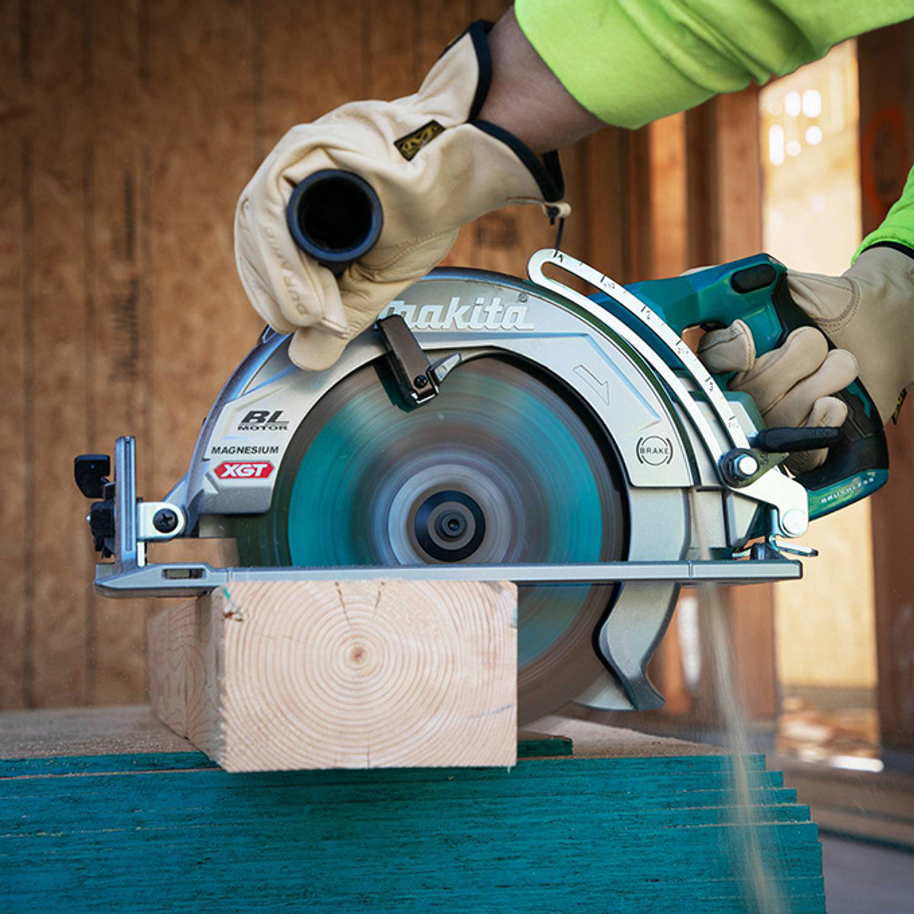 Makita MAK-RS002GM101 40V MAX XGT 10-1/4in Rear-Handle Circular Saw 4.0Ah Kit