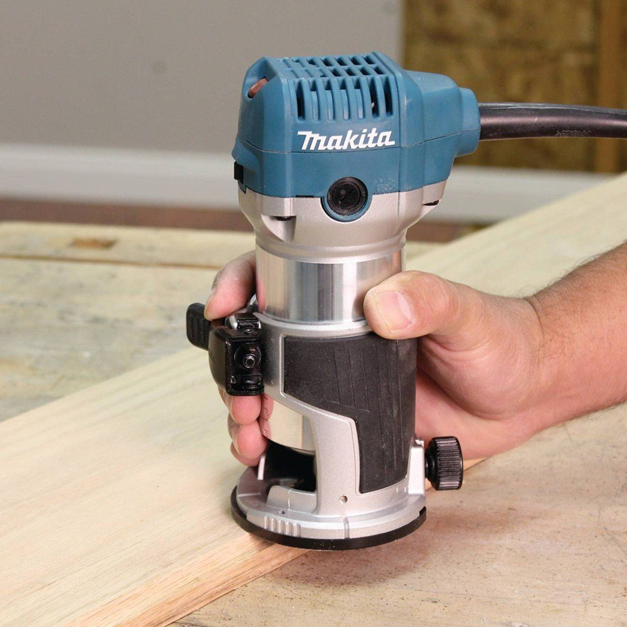 Makita MAK-RT0701C Trim Router Kit (1/4in Collet)
