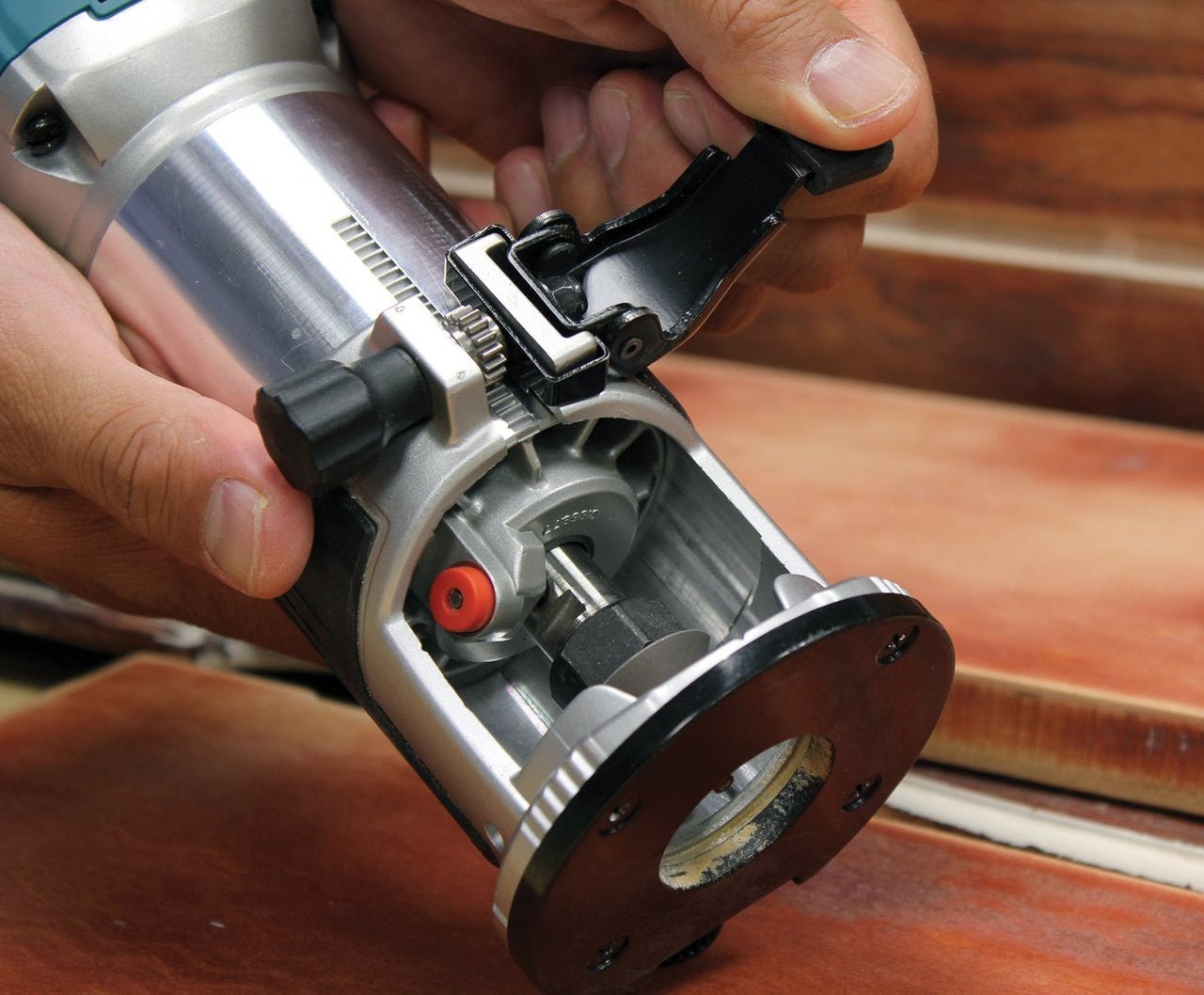 Makita MAK-RT0701C Trim Router Kit (1/4in Collet)