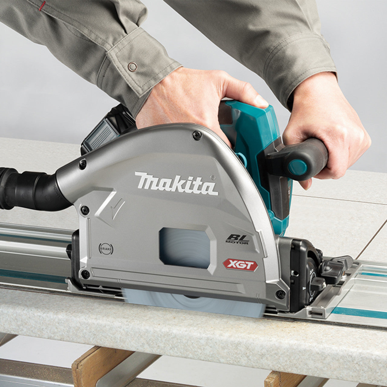 Makita MAK-SP001GT102-KIT 40V MAX XGT 6-1/2in Plunge Cut Circular Saw 5.0Ah Kit