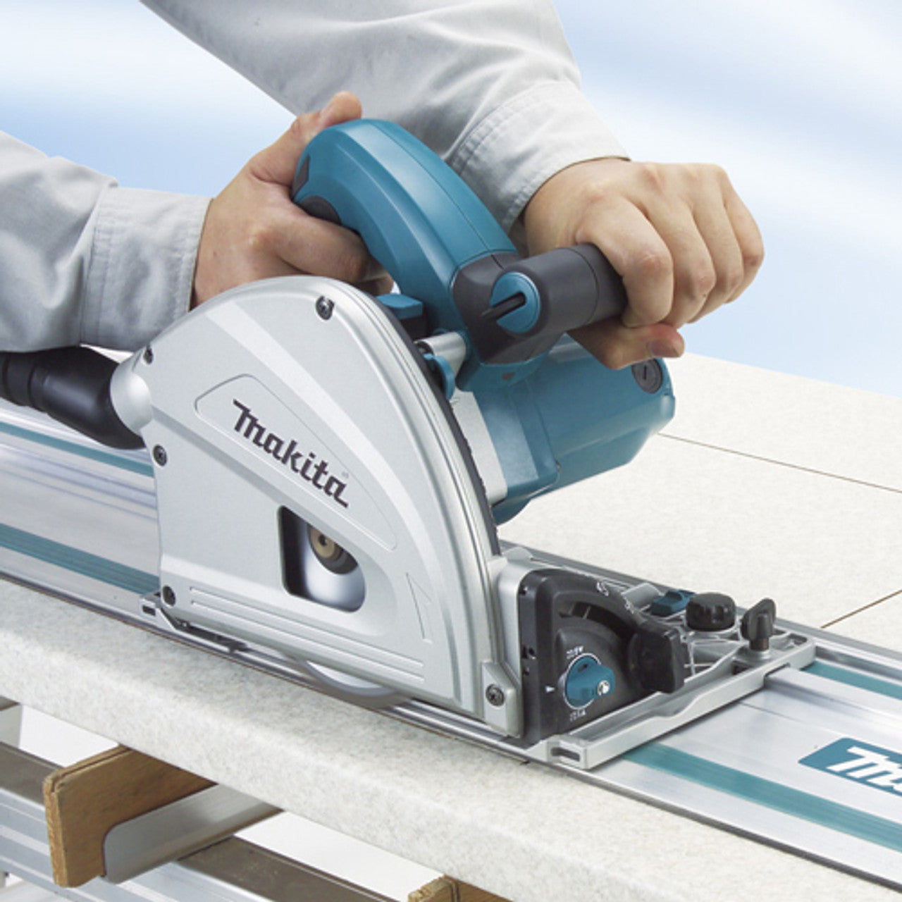 Makita MAK-SP6000X1 12.0A 6-1/2in Plunge Cut Saw with 55in Guide Rail