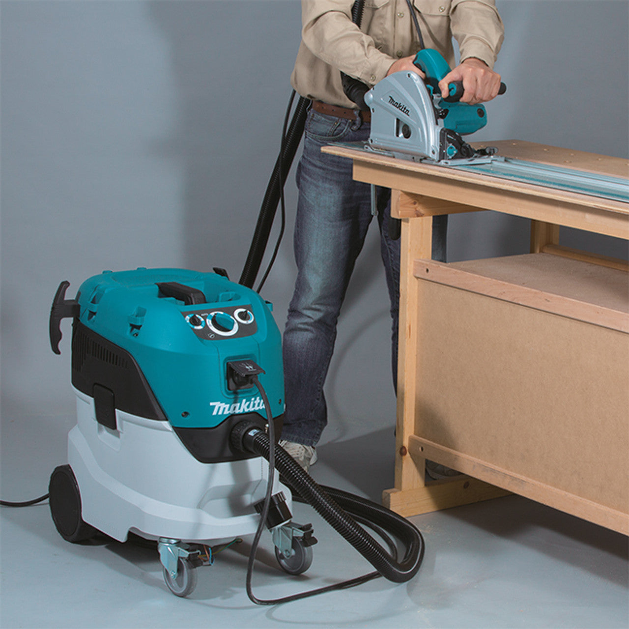 Makita MAK-VC4210L 42L Wet/Dry HEPA Filter Dust Extractor/Vacuum, AWS Capable