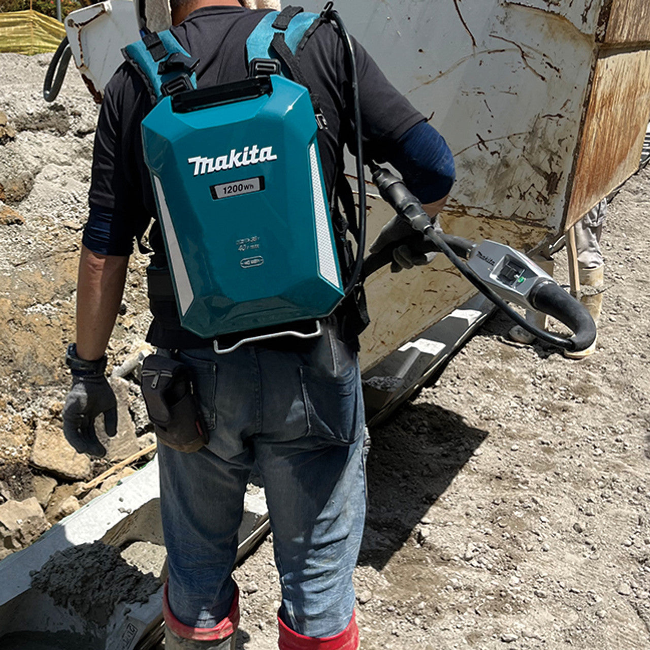 Makita MAK-VR001CZ 36V ConnectX 1-11/16in x 4.9 ft Concrete Vibrator, Bare Tool