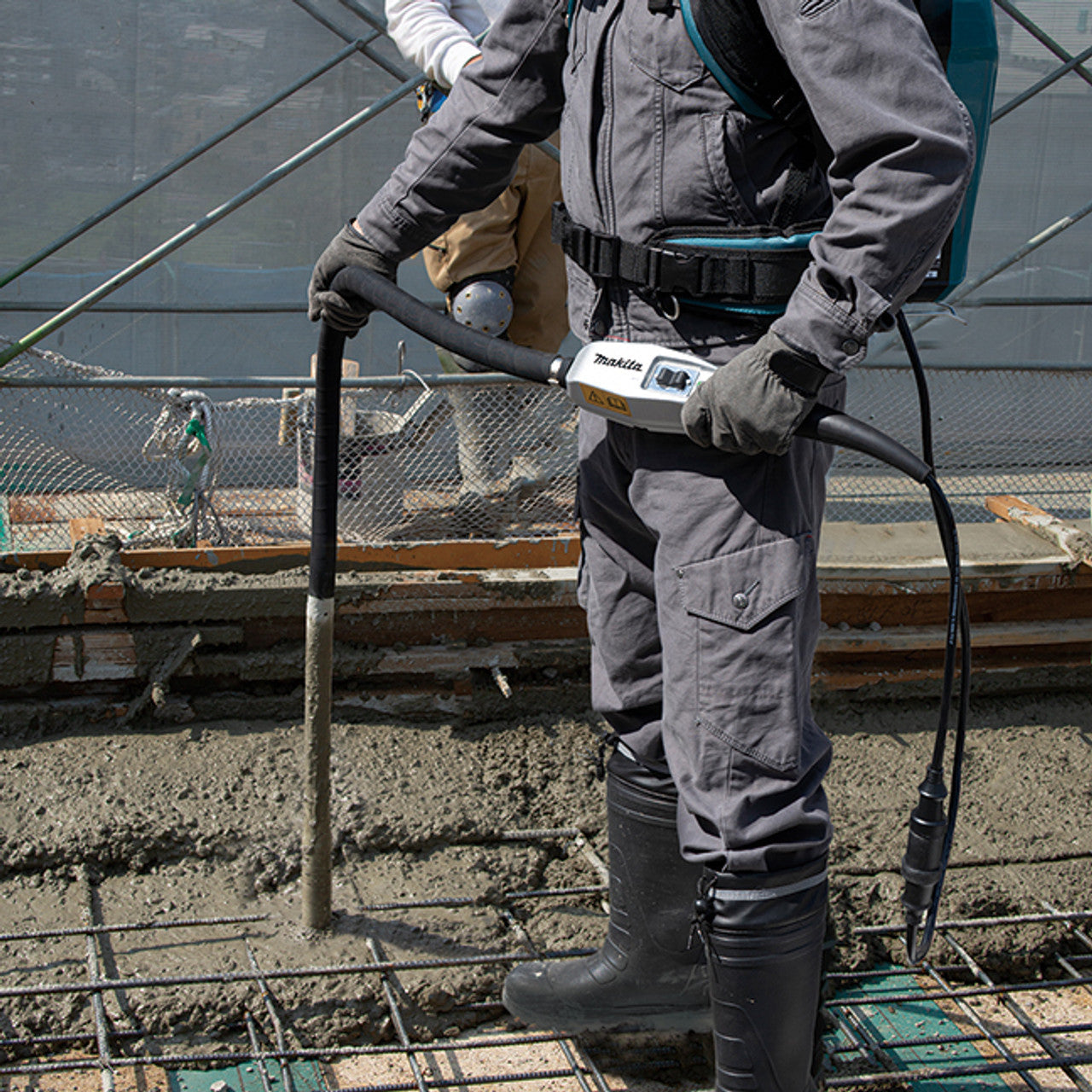 Makita MAK-VR001CZ 36V ConnectX 1-11/16in x 4.9 ft Concrete Vibrator, Bare Tool