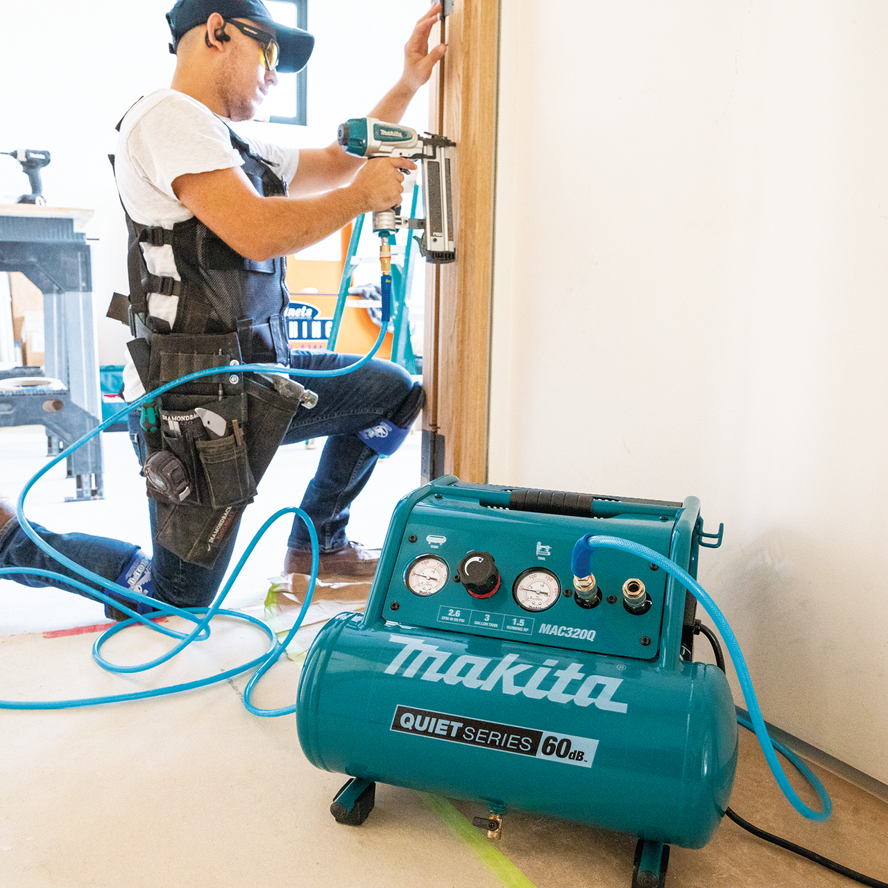Makita MAK-MAC320Q Quiet Series 1-1/2 HP, 3 Gallon, Oil-Free, Electric Air Compressor