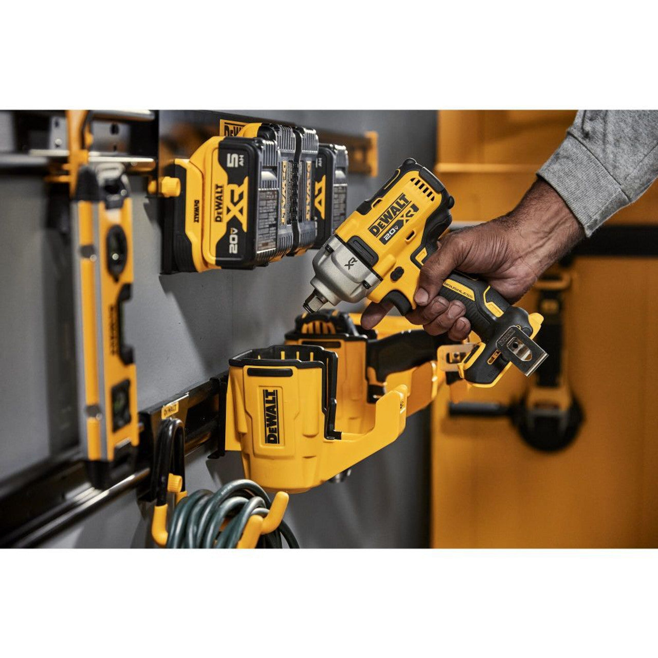 DEWALT DEW-DWST82800 48in Metal Rail