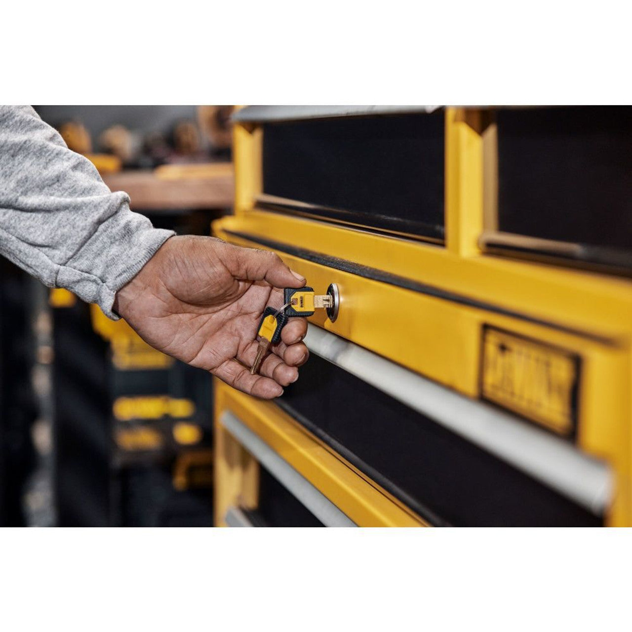 DEWALT DEW-DWST52071 52in 6-Drawer Tool Chest