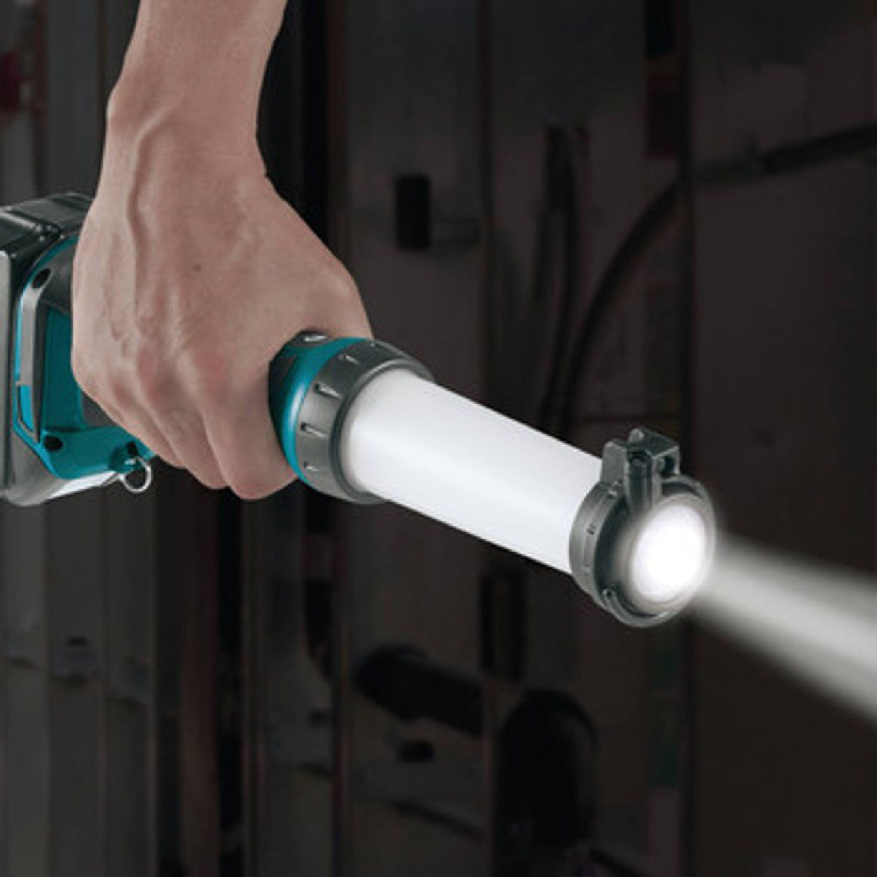 Makita MAK-DML807 18V LXT Cordless LED Lantern/Flashlight (Bare Tool)