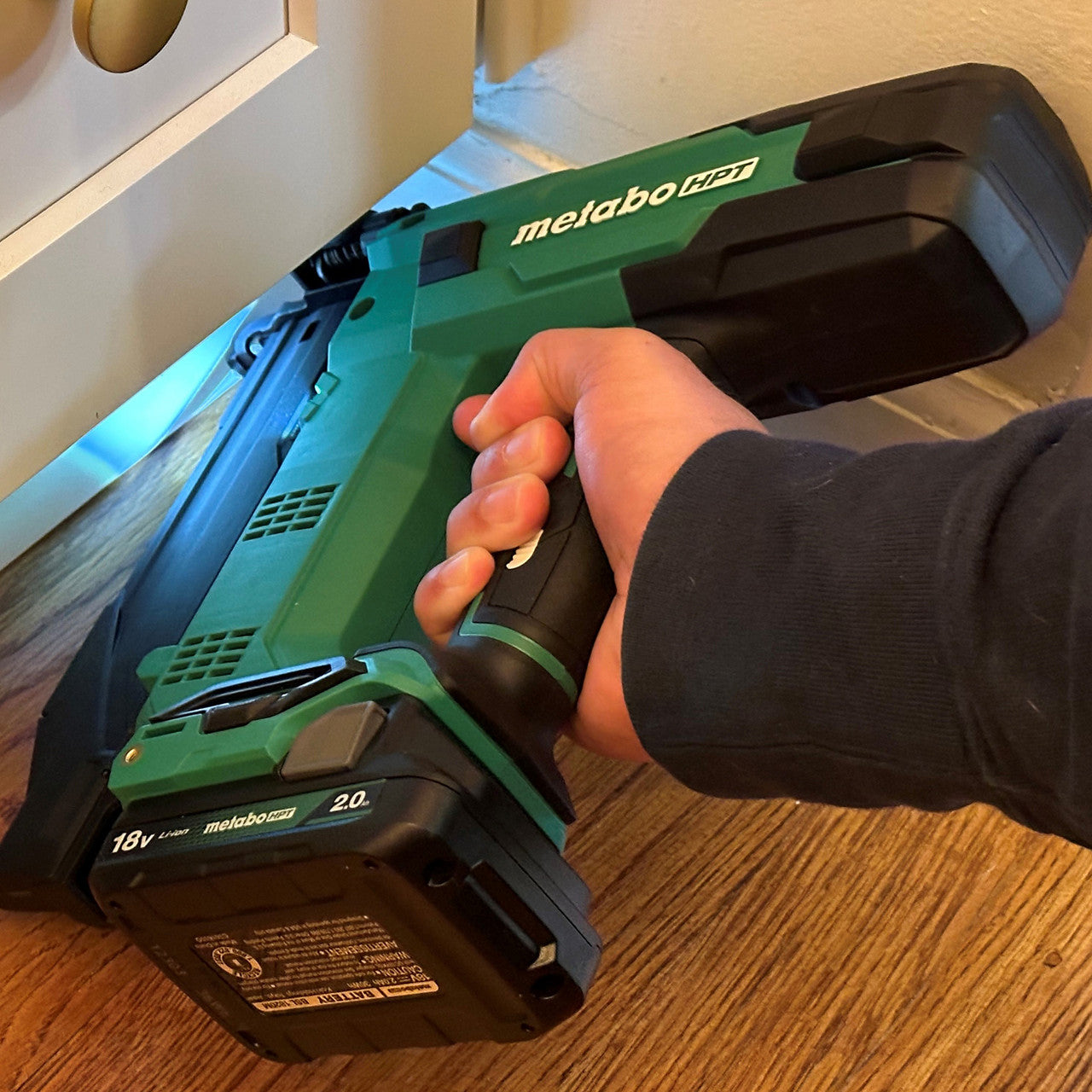 Metabo-HPT HPT-NT1850DGM 18v MultiVolt 18-ga 2in Compact Brad Nailer 2.0Ah Kit