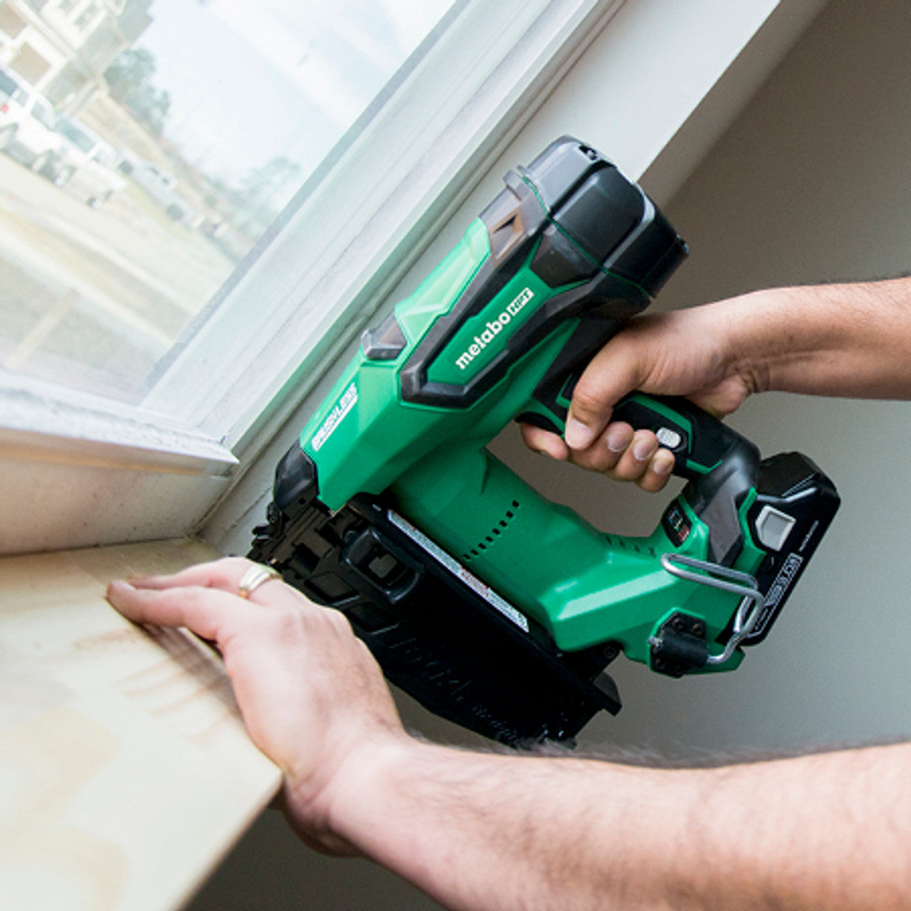 Metabo-HPT HPT-NT1865DMSM 18V 2-1/2in 16ga Straight Finish Nailer