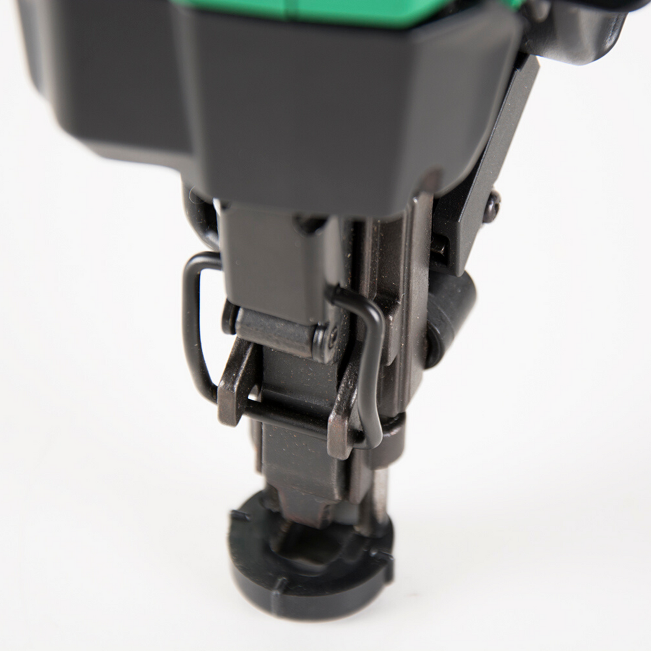 Metabo-HPT HPT-NT1865DMASTM 18v Multivolt Brushless 15-Gauge Angled Finish Nailer 2.0Ah Kit