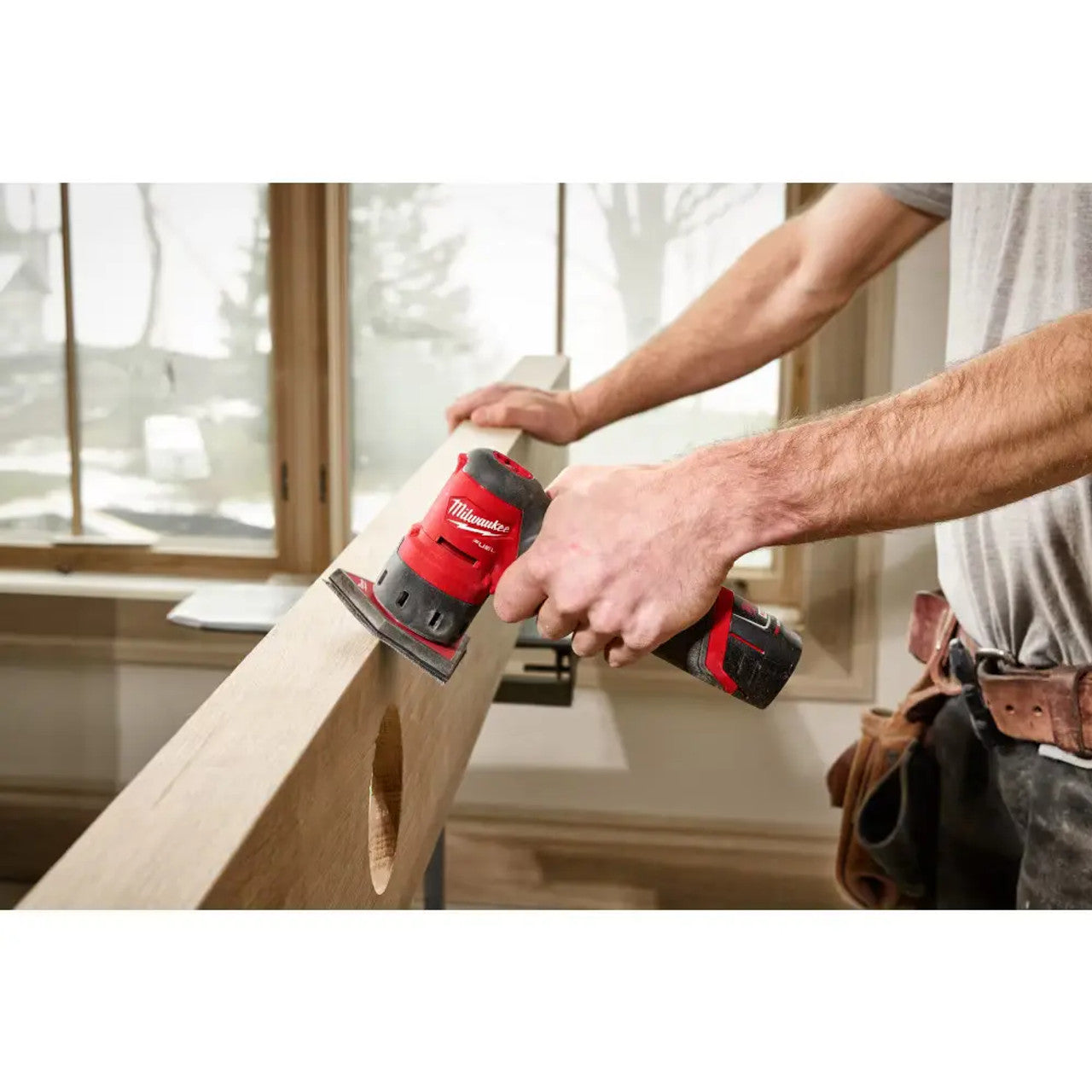 Milwaukee MIL-2531-21HOC M12 FUEL Orbital Sander Kit Orbital Detail Sander Kit With 2.5Ah Battery